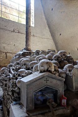 napolisclera:  Naples, ItalyCimitero delle Fontanelle  