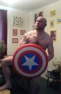 lilbuttmonkey:  bottombearcub: forever reblog  Will Captain America drop is mighty shield? 