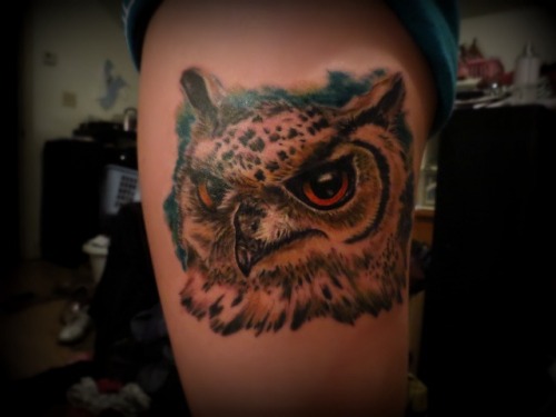 fuckyeahtattoos:  Michael Leger did this beautiful Great Horned Owl on my thigh. I named her Big Mama like the owl in the fox and the hound. It’ll be the last piece i’ll have from him for a while because he’s moving a few hours away.