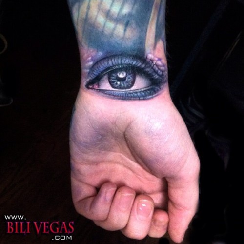 fuckyeahqualitytattoos:  wrist-eye by Bili Vegas 