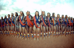 nde-and-proud:  BRASIL - MUJERES KAYAPO by Voces Armónicas Xöömij on Flickr.Kayapó