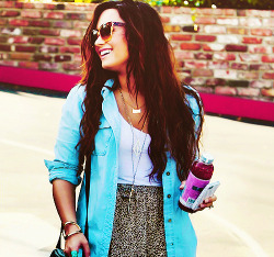 l-o-s-e:  Demetria Devonne Lovato. Um nome simples, porém especial.