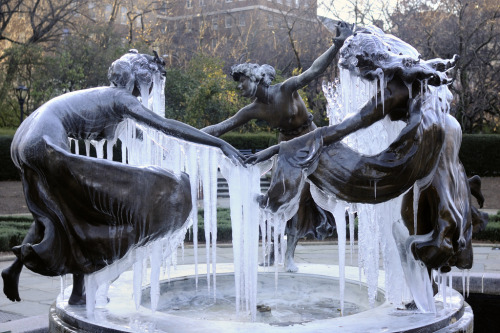 Ralph Hockens.Â Untermeyer Fountain.Â 2008.