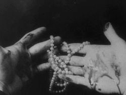 chamanka:  disorienteddreams: La Perle (Henri d’Ursel, 1929)