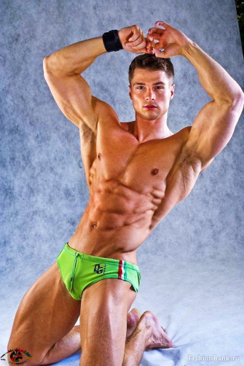 fyeahshirtlessmen: ooooooeeeeee
