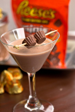 -foodporn:  partyrehab:  Reese’s Peanut Butter Cup Martini.