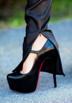 heelchorus:  » Christian Louboutin Lady Daf 