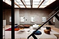 theblackworkshop:  Dana Barnes’s loft (VIA)