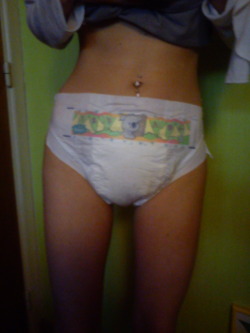 forthediapers:  diaperedgirl:  showing for daddy  I absolutely