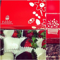 Midday snack courtesy of #ediblearrangements #ftw!!! 😍😏👌