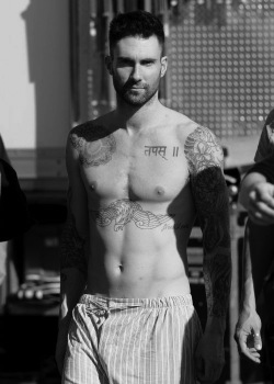 d-i-s-a-s-t-e-r-life:  Stupid And sensual Adam Levine♥  uh