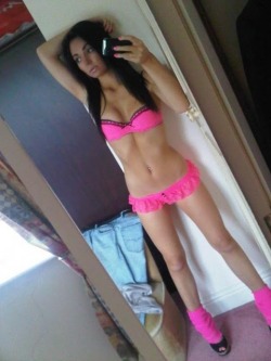 amateurassets:  Hotty Showing Off Her Pink Bra and Panties  