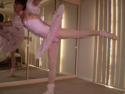 ohhh i&rsquo;d love to see a room full of sissies doing ballet to impress their daddies&hellip;.