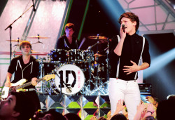 ziamsflick:  sexy1direction:  hahaha ohh louis :DDD  JOSH. 