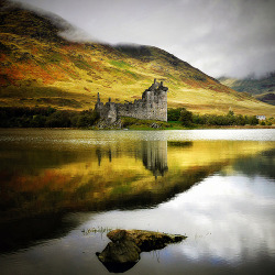 allthingseurope:  Kilchurn Castle, Scotland (by kenny barker)