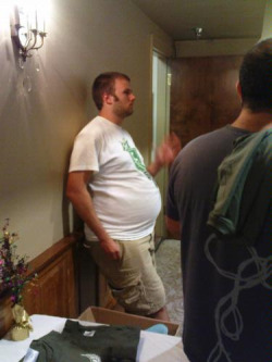 calicollegefatty:  adiposexxxl:  This is one hot guy, not that