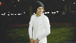 craveforharry:  Who even looks pretty in sport clothes in the