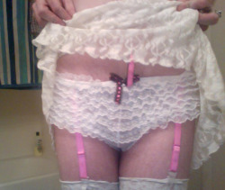 sissyboyz:  KrissyLiss A cute submission, thank you Krissy! 