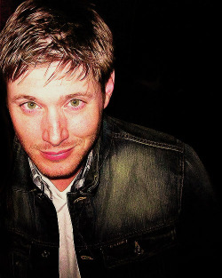 mishasminions:  SOMETIMES WHEN I SEE YOUR FACE, I CRY. 