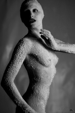 ninaredgirl:  Salt Statue photo: Demonrat make up: me http://www.demonrat.it/