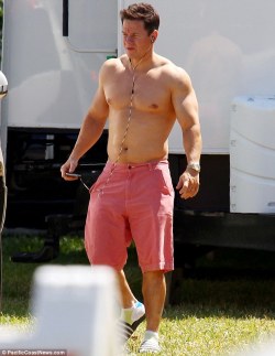 ex-frat-man:  jockhead:  Mark Wahlberg  rocking his nantucket reds…