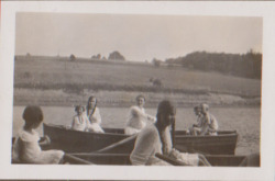 lesfoudres:  meeting the other boat (1920s) (di indigo_mint)