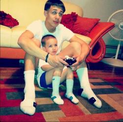 moomoo10:  Reblogg if You Love Yourr Brother <3 
