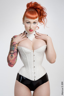 hourglass-silhouette:  Elegy Ellem in an overbust corset from