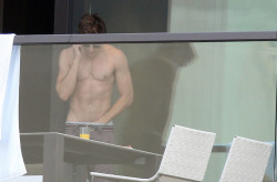Zac Efron … phone sex, or just scratching his junk?
