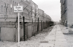 ichliebedichberlin:  Berlin Wall, probably at Boyenstrasse, 27