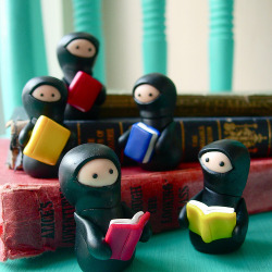 embracebooks:  reading ninjas… (by Lilley1)  Reminds me of