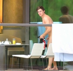 fuckyeahwhysoserious:  Zac Efron Exposed | Naked Male Celebrities