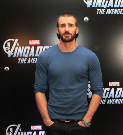 -ryan:  yellowasian:  Chris Evans | Brazil, 4.9  Oh Captain,