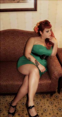 Classically voluptuous vision. [follow for LOADS more like this]