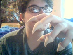 Ugly webcam pics of my claws. Hurr, they look like Hershey kisses.