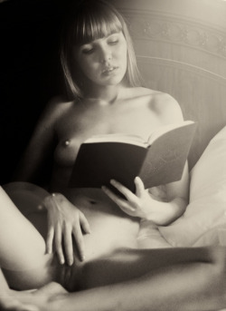 notyouraveragewhore:  I do prefer to read my porn. 