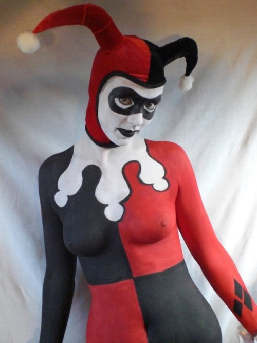 randomfives:  “Harley Quinn 2” Bodypainting by jonwilksbeyond http://jonwilksbeyond.deviantart.com/gallery/