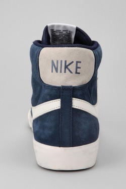 simplicity-is-style:  I love nike. I wouldn’t mind some blazers