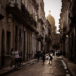 travelingcolors:  Calle Brasil, Habana Vieja | Cuba (by Jim Skea)