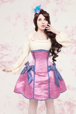 underbust:  supercutelolita:  I want this dress or skirt whatever