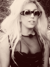 hyelim:  Top 9 photos of Lady Gaga with glasses | asked by marcomonster.