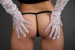 sexoparaparejas:  Unos guantes de una tela con cierta textura
