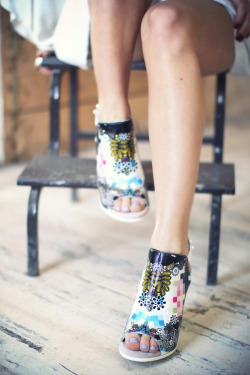 what-do-i-wear:  preen ‘giffee’ shoes (image: 5inchandup)