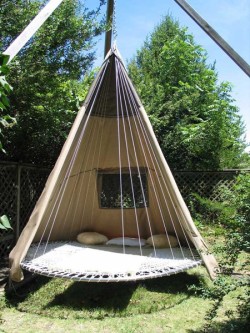 cosmictuesdays:  justamus:  scoutleaderbaba:  Repurposed trampoline to a tent. So cool!  OMG! Waaaaaaaaaaaaaaaaaaaaant!  So long as there’s some fabric to lie on - oh, how nice for summer evenings.  Neeeeeeed.