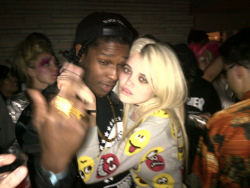 drag0nair:  daisyblis-s:  A$AP Rocky and Sky Ferreira  this is