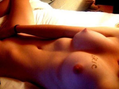 girlswithsigns:  i like the lighting in this picture :) 