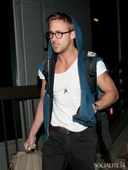 popandculture:  Who let the guns past security? Ryan Gosling,