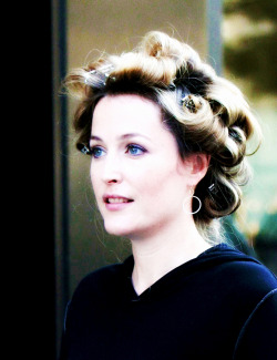 gilliankillingmewithboobs:  She’s so cute with these curlers on her hair *.* 