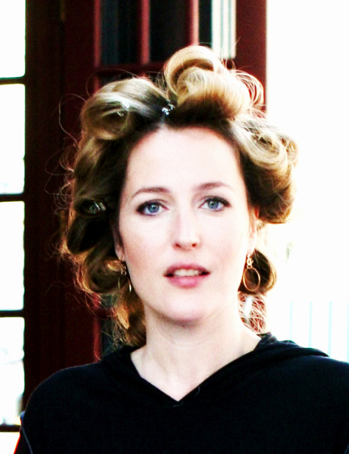 gilliankillingmewithboobs:  She’s so cute with these curlers on her hair *.* 