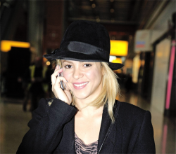  Shakira was spotted today at London,UK airport! (April 17) When